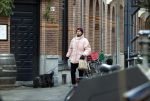 Amsterdam 15 december 2022
Christian Poulsen , voormalig Ajax en Liverpool voetballer woont tegenwoordig nog steeds in Amsterdam . Hier wandelt hij met zijn hond door Amsterdam zuid.