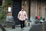 Amsterdam 15 december 2022
Christian Poulsen , voormalig Ajax en Liverpool voetballer woont tegenwoordig nog steeds in Amsterdam . Hier wandelt hij met zijn hond door Amsterdam zuid.