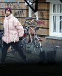 Amsterdam 15 december 2022
Christian Poulsen , voormalig Ajax en Liverpool voetballer woont tegenwoordig nog steeds in Amsterdam . Hier wandelt hij met zijn hond door Amsterdam zuid.