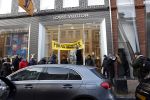Amsterdam 17 december 2022
Demonstranten tegen het gebruik van Bont bij de Balenciaga en Louis Vuitton winkels op de pc Hooftstraat.