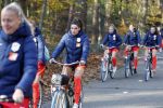 Zeist 14 november 2022
Het Nederlands vrouwen elftal vertrekt met fiets naar training onder leiding van Andries Jonker . Dominique Janssen