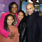 Amsterdam 17 december 2022
Premiere het feest van tante Ria in Pathe Noord .
Cast bestaat oa uit Najib Amhali Tooske Ragas Edo Brunner Edsilia Rombley Jack v gelder Pim Muda Thimo v Haaren  Ridder v Kooten Esther Mbire en Piet Tomassen. Edsilia Rombley kwam met haar man Tjeerd Oosterhuyis , hun kinderen en moeder en schoonmoeder