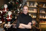 Noordwijk 9 december 2022
Presentatie nieuwe scheurkalendar van de familie Meiland. Aanwezig Martien Meiland Erica Meiland en Montana Meiland . Ook aanwezig Jan Dijkgraaf en Timon Moll ( regisseur van de Meilandjes). Presentatie is in de woonwinkel van Montana.