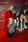Amsterdam 10 december 2022
Premiere de gelaarsde kat in Pathe Arena .
Eveline Stallaart met zoon en vriendjes