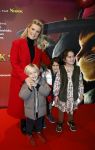 Amsterdam 10 december 2022
Premiere de gelaarsde kat in Pathe Arena .
Eveline Stallaart met zoon en vriendjes