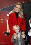 Amsterdam 10 december 2022
Premiere de gelaarsde kat in Pathe Arena .
Eveline Stallaart met zoon en vriendjes