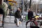 Amsterdam 18 november 2022
Frans Mulder met partner en hun hondje in Amsterdam zuid.