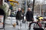 Amsterdam 18 november 2022
Frans Mulder met partner en hun hondje in Amsterdam zuid.
