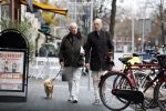 Amsterdam 18 november 2022
Frans Mulder met partner en hun hondje in Amsterdam zuid.