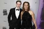 Hilversum 19 december 2022
The roast van Famke Louise in studio 21.
Georgette Schlick met zoon