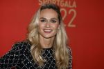 Amsterdam 21 december 2022
Sportman en Sportvrouw van het jaar Gala in AFAS Live. Sportvrouw van het jaar Irene Schouten . Ook haar maan DirkJan Mak was aanwezig.