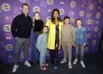 Amsterdam 17 december 2022
Premiere het feest van tante Ria in Pathe Noord .
Cast bestaat oa uit Najib Amhali Tooske Ragas Edo Brunner Edsilia Rombley Jack v gelder Pim Muda Thimo v Haare Janine Kho met kinderen en partner