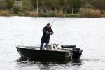 Amsterdam, 10 November 2022
Jeroen v d Boom vissend op de Amstel op zijn bootje