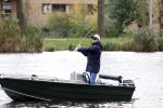 Amsterdam, 10 November 2022
Jeroen v d Boom vissend op de Amstel op zijn bootje