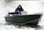 Amsterdam, 10 November 2022
Jeroen v d Boom vissend op de Amstel op zijn bootje