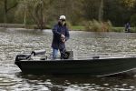 Amsterdam, 10 November 2022
Jeroen v d Boom vissend op de Amstel op zijn bootje