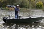 Amsterdam, 10 November 2022
Jeroen v d Boom vissend op de Amstel op zijn bootje