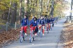 Zeist 14 november 2022
Het Nederlands vrouwen elftal vertrekt met fiets naar training onder leiding van Andries Jonker . Lineth Beerensteyn en Jancintha Weimar