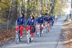 Zeist 14 november 2022
Het Nederlands vrouwen elftal vertrekt met fiets naar training onder leiding van Andries Jonker . Lineth Beerensteyn en Jancintha Weimar