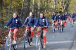 Zeist 14 november 2022
Het Nederlands vrouwen elftal vertrekt met fiets naar training onder leiding van Andries Jonker . Lize Kop