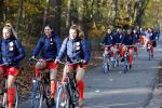 Zeist 14 november 2022
Het Nederlands vrouwen elftal vertrekt met fiets naar training onder leiding van Andries Jonker . Lize Kop