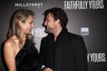 Amsterdam 19 december 2022
Premiere Faithfully Yours in Tuschinski
Loiza Lamers met partner Jelle Ploeg