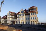 Noordwijk 9 december 2022
Waar de Hotels van Oranje staan komt een heel exclusief complex waar Louis v Gaal de penthouse heeft gejkocht voor ongeveen 10 miljoen euro. In dit complex woont Louis v gaal nu.