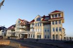 Noordwijk 9 december 2022
Waar de Hotels van Oranje staan komt een heel exclusief complex waar Louis v Gaal de penthouse heeft gejkocht voor ongeveen 10 miljoen euro. In dit complex woont Louis v gaal nu.