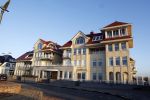 Noordwijk 9 december 2022
Waar de Hotels van Oranje staan komt een heel exclusief complex waar Louis v Gaal de penthouse heeft gejkocht voor ongeveen 10 miljoen euro. In dit complex woont Louis v gaal nu.