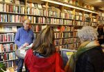 Amsterdam 26 november 2022
Signeersessie van Maarten Spanjer in Amsterdam zuid . Zijn (ex) vriendin is ook aanwezig
