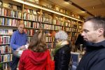 Amsterdam 26 november 2022
Signeersessie van Maarten Spanjer in Amsterdam zuid . Zijn (ex) vriendin is ook aanwezig