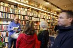 Amsterdam 26 november 2022
Signeersessie van Maarten Spanjer in Amsterdam zuid . Zijn (ex) vriendin is ook aanwezig