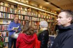 Amsterdam 26 november 2022
Signeersessie van Maarten Spanjer in Amsterdam zuid . Zijn (ex) vriendin is ook aanwezig