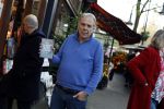 Amsterdam 26 november 2022
Maarten Spanjer met zijn nieuwe boek op de cornelis schuytstraat waar hij een signeersessie heeft.