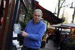Amsterdam 26 november 2022
Maarten Spanjer met zijn nieuwe boek op de cornelis schuytstraat waar hij een signeersessie heeft.
