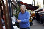 Amsterdam 26 november 2022
Maarten Spanjer met zijn nieuwe boek op de cornelis schuytstraat waar hij een signeersessie heeft.