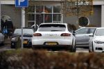 Eefde 3 december 2022
Martha Riemsma de vriendin van Matthijs v Nieuwkerk doet boodschappen bij de Albert Heijn. Daarn rijdt ze naar het huis van Matthijs waar Matthijs helpt met de boodschappen uit de Porsche Macan halen .