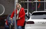 Eefde 3 december 2022
Martha Riemsma de vriendin van Matthijs v Nieuwkerk doet boodschappen bij de Albert Heijn. Daarn rijdt ze naar het huis van Matthijs waar Matthijs helpt met de boodschappen uit de Porsche Macan halen .