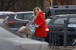 Eefde 3 december 2022
Martha Riemsma de vriendin van Matthijs v Nieuwkerk doet boodschappen bij de Albert Heijn. Daarn rijdt ze naar het huis van Matthijs waar Matthijs helpt met de boodschappen uit de Porsche Macan halen .