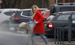 Eefde 3 december 2022
Martha Riemsma de vriendin van Matthijs v Nieuwkerk doet boodschappen bij de Albert Heijn. Daarn rijdt ze naar het huis van Matthijs waar Matthijs helpt met de boodschappen uit de Porsche Macan halen .