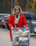 Eefde 3 december 2022
Martha Riemsma de vriendin van Matthijs v Nieuwkerk doet boodschappen bij de Albert Heijn. Daarn rijdt ze naar het huis van Matthijs waar Matthijs helpt met de boodschappen uit de Porsche Macan halen .