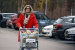 Eefde 3 december 2022
Martha Riemsma de vriendin van Matthijs v Nieuwkerk doet boodschappen bij de Albert Heijn. Daarn rijdt ze naar het huis van Matthijs waar Matthijs helpt met de boodschappen uit de Porsche Macan halen .