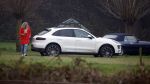 Eefde 3 december 2022
Martha Riemsma de vriendin van Matthijs v Nieuwkerk doet boodschappen bij de Albert Heijn. Daarn rijdt ze naar het huis van Matthijs waar Matthijs helpt met de boodschappen uit de Porsche Macan halen .