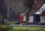 Eefde 3 december 2022
Martha Riemsma de vriendin van Matthijs v Nieuwkerk doet boodschappen bij de Albert Heijn. Daarn rijdt ze naar het huis van Matthijs waar Matthijs helpt met de boodschappen uit de Porsche Macan halen .