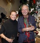 Noordwijk 9 december 2022
Presentatie nieuwe scheurkalendar van de familie Meiland. Aanwezig Martien Meiland Erica Meiland en Montana Meiland . Ook aanwezig Jan Dijkgraaf en Timon Moll ( regisseur van de Meilandjes). Presentatie is in de woonwinkel van Montana.