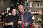 Noordwijk 9 december 2022
Presentatie nieuwe scheurkalendar van de familie Meiland. Aanwezig Martien Meiland Erica Meiland en Montana Meiland . Ook aanwezig Jan Dijkgraaf en Timon Moll ( regisseur van de Meilandjes). Presentatie is in de woonwinkel van Montana.