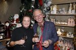 Noordwijk 9 december 2022
Presentatie nieuwe scheurkalendar van de familie Meiland. Aanwezig Martien Meiland Erica Meiland en Montana Meiland . Ook aanwezig Jan Dijkgraaf en Timon Moll ( regisseur van de Meilandjes). Presentatie is in de woonwinkel van Montana.