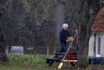 Eefde 3 december 2022
Martha Riemsma de vriendin van Matthijs v Nieuwkerk doet boodschappen bij de Albert Heijn. Daarn rijdt ze naar het huis van Matthijs waar Matthijs helpt met de boodschappen uit de Porsche Macan halen .