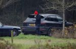 Eefde 3 december 2022
Martha Riemsma de vriendin van Matthijs v Nieuwkerk doet boodschappen bij de Albert Heijn. Daarn rijdt ze naar het huis van Matthijs waar Matthijs helpt met de boodschappen uit de Porsche Macan halen .