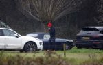 Eefde 3 december 2022
Martha Riemsma de vriendin van Matthijs v Nieuwkerk doet boodschappen bij de Albert Heijn. Daarn rijdt ze naar het huis van Matthijs waar Matthijs helpt met de boodschappen uit de Porsche Macan halen .